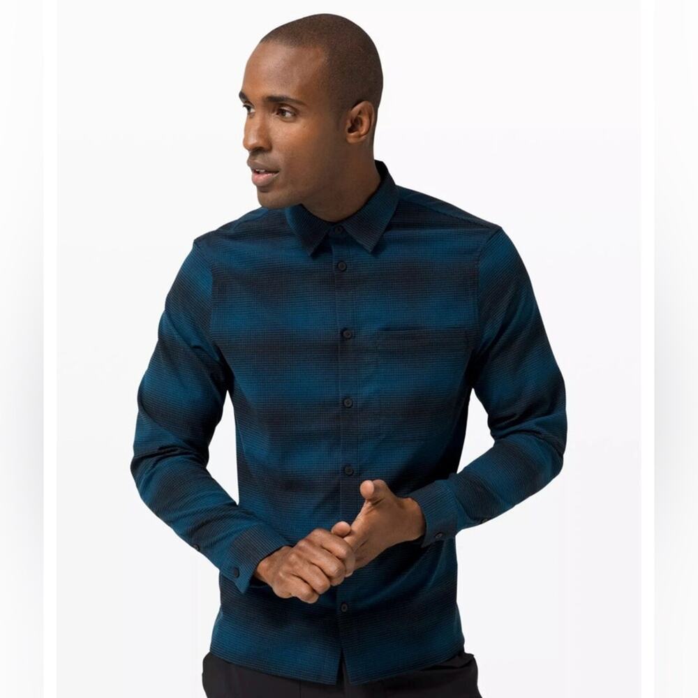 Lululemon Men’s Masons Peak Flannel Button Down Shirt in Blue and Black Size L